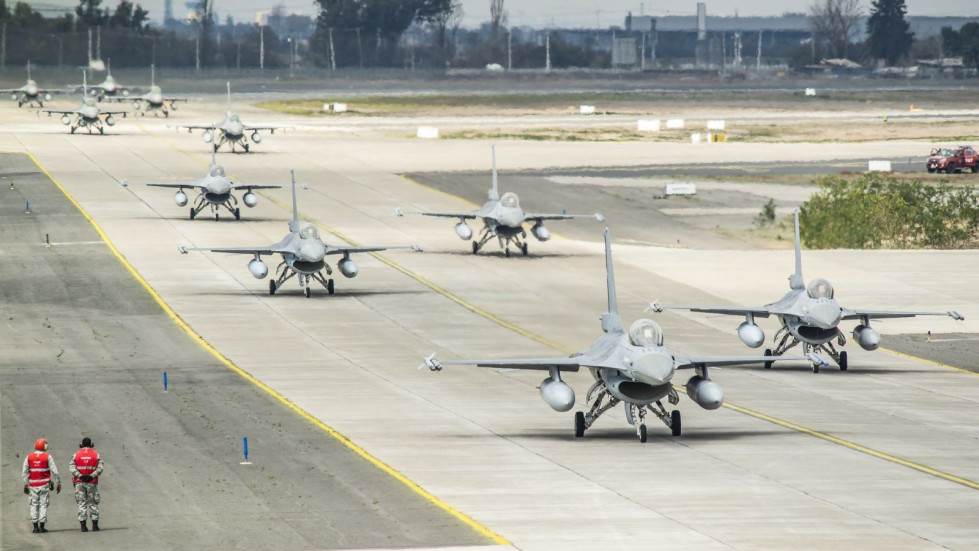 Los F-16 de la FACh regresan luego de participar en la Parada Militar. Colaboración fotográfica de Issan Valenzuela