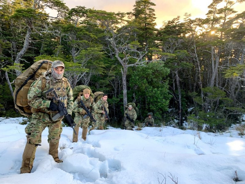 Atlanco y Comsisa suministrarán parkas y quepis Multicam a la Infantería de Marina de Chile