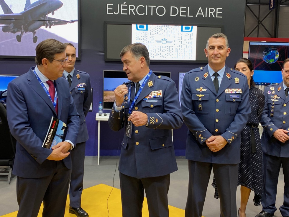 El Sejema durante la presentacion del Perfiles IDS sobre el proyecto Bacsi del Ejercito del Aire (Foto Gines Soriano) (11)