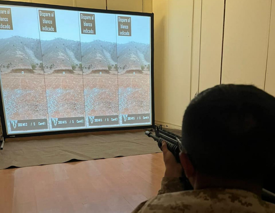 Curso de capacitación para uso y funcionamiento de polígono de tiro viertual de Famae foto Ejército de Chile