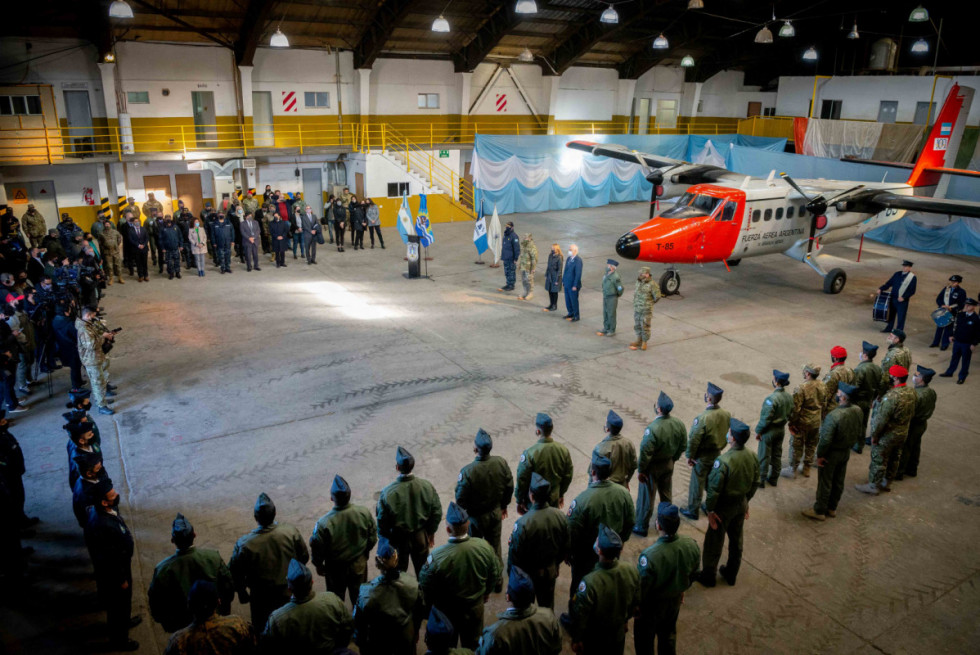 Acto de inauguración del puente aéreo. Foto Ministerio de Defensa.