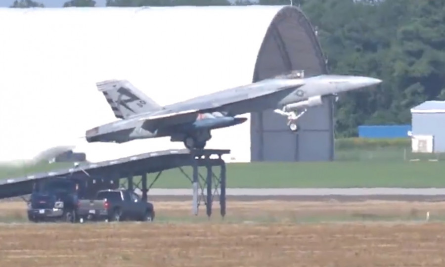 F 18 Super Hornet en unas pruebas de despegue con sky jump. Foto Boeing