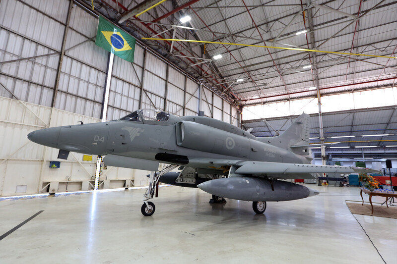 Embraer entrega o último caça AF-1B modernizado à Marinha do Brasil