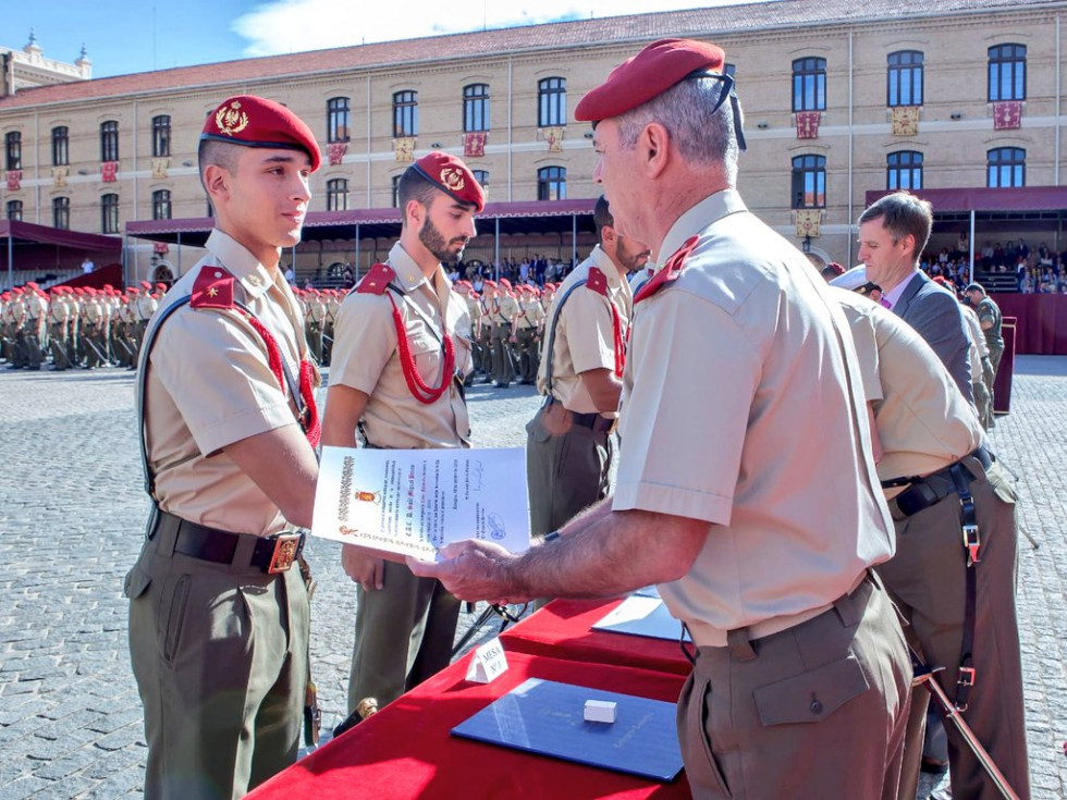 Acto entrega de sables en la academia militar general