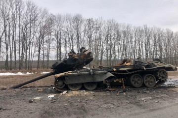 Carro de combate T 90A ruso destruido en Ucrania. Foto Oryxpioenkop