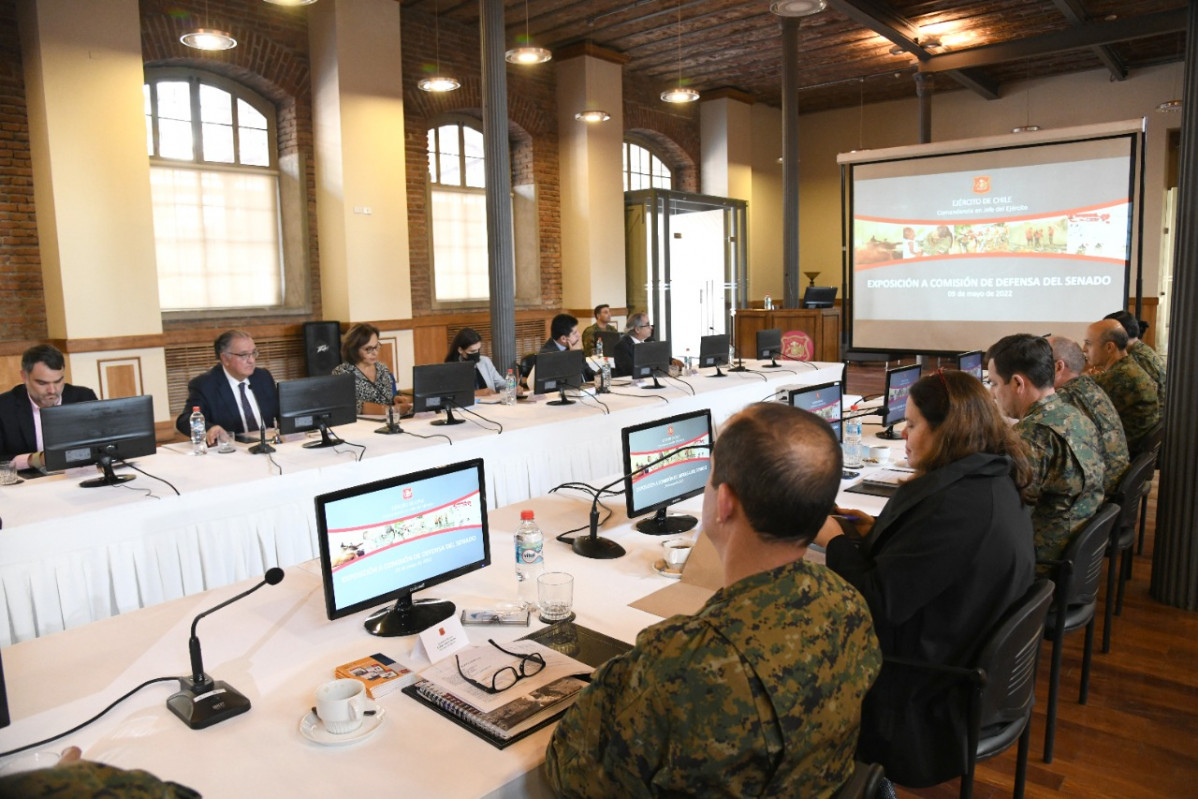 Sesiu00f3n de la Comisiu00f3n de Defensa del Senado Foto Eju00e9rcito de Chile 004