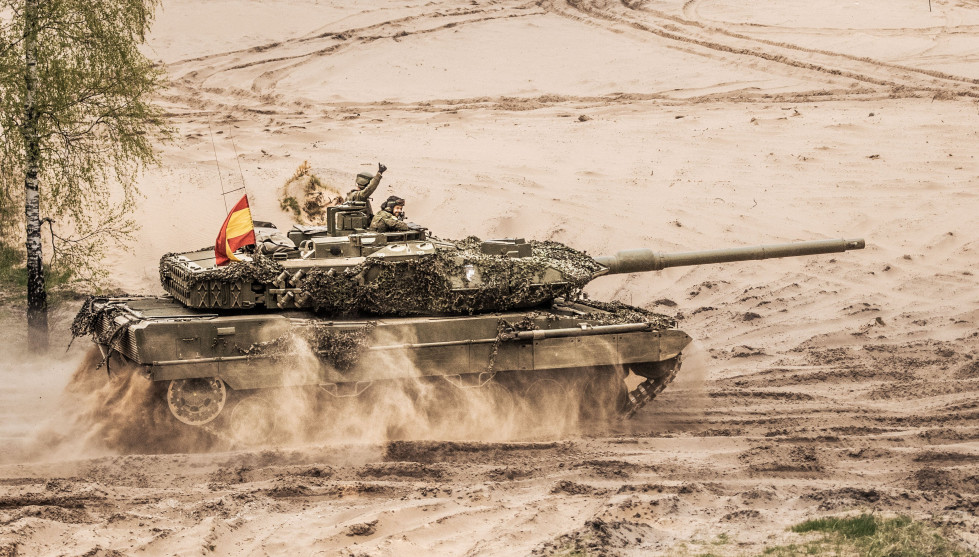 Galería de Fotos: carros Leopardo y vehículos Pizarro en un competición de tiro en Letonia