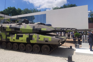 Rheinmetall presenta su carro de combate KF51 Panther, armado con un cañón de 130 mm