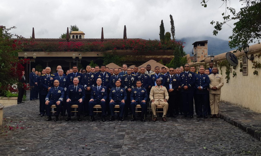 Jefes de las Fuerzas Aéreas americanas afinan planes de trabajo conjunto en Antigua Guatemala