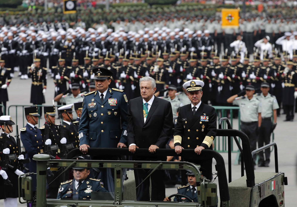 Presidente de México reconoce se equivocó en oponerse a usar militares en seguridad