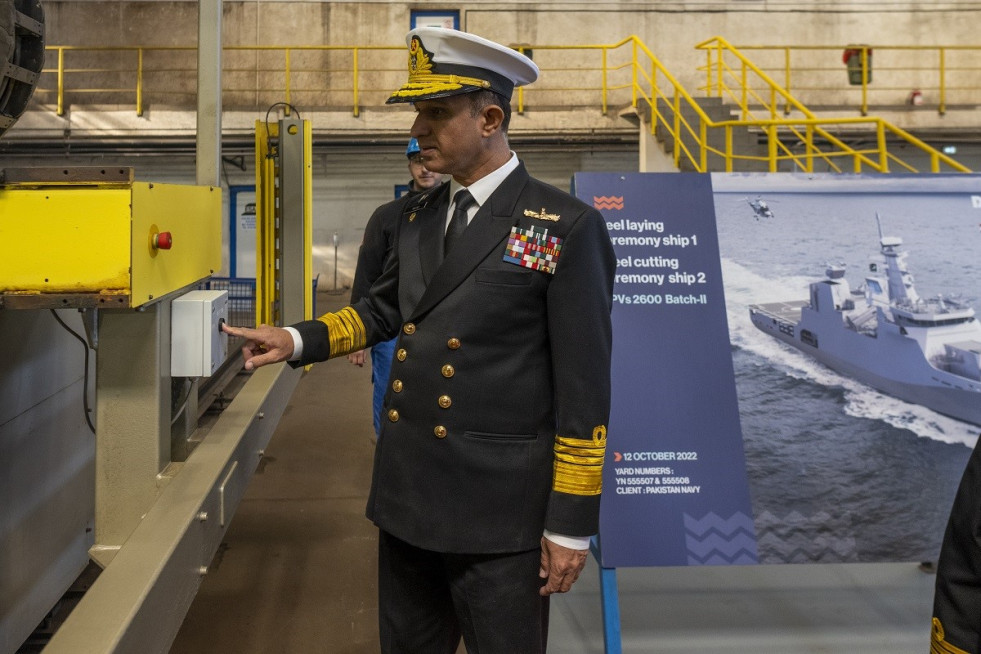 Primer corte de chapa de un buque OPV 2600 para Pakistán. Foto Damen