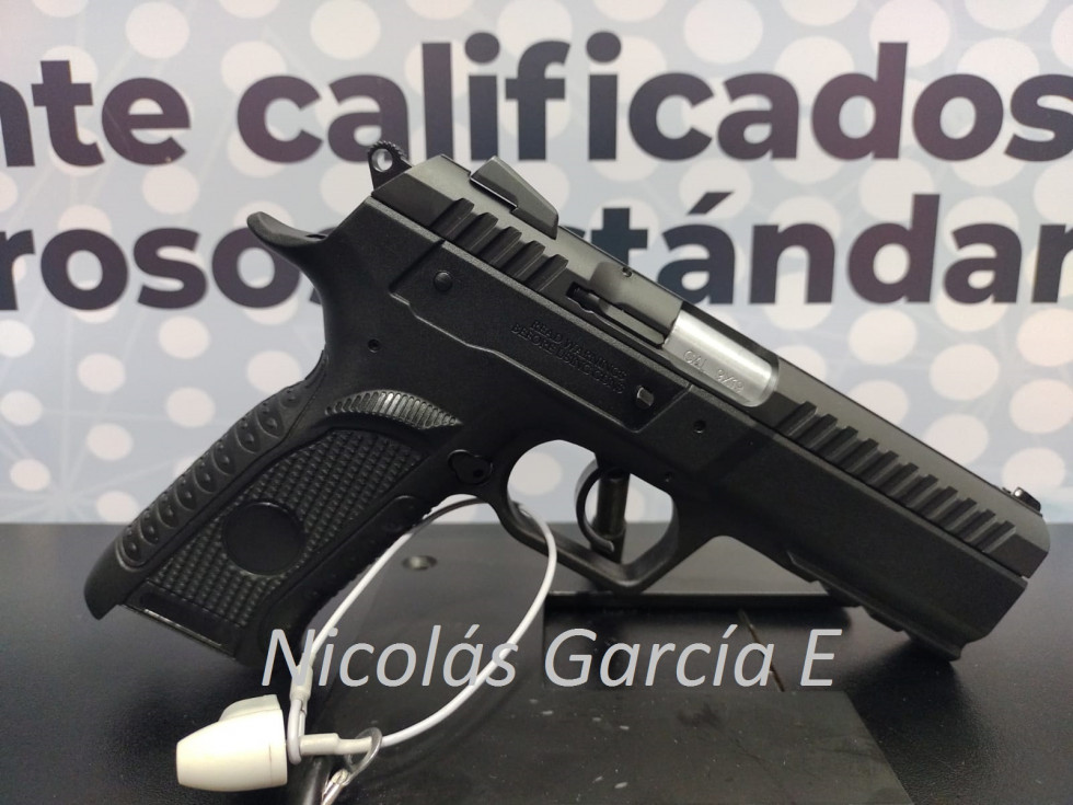 Pistola Tornado F calibre 9 mm Foto Nicolás García