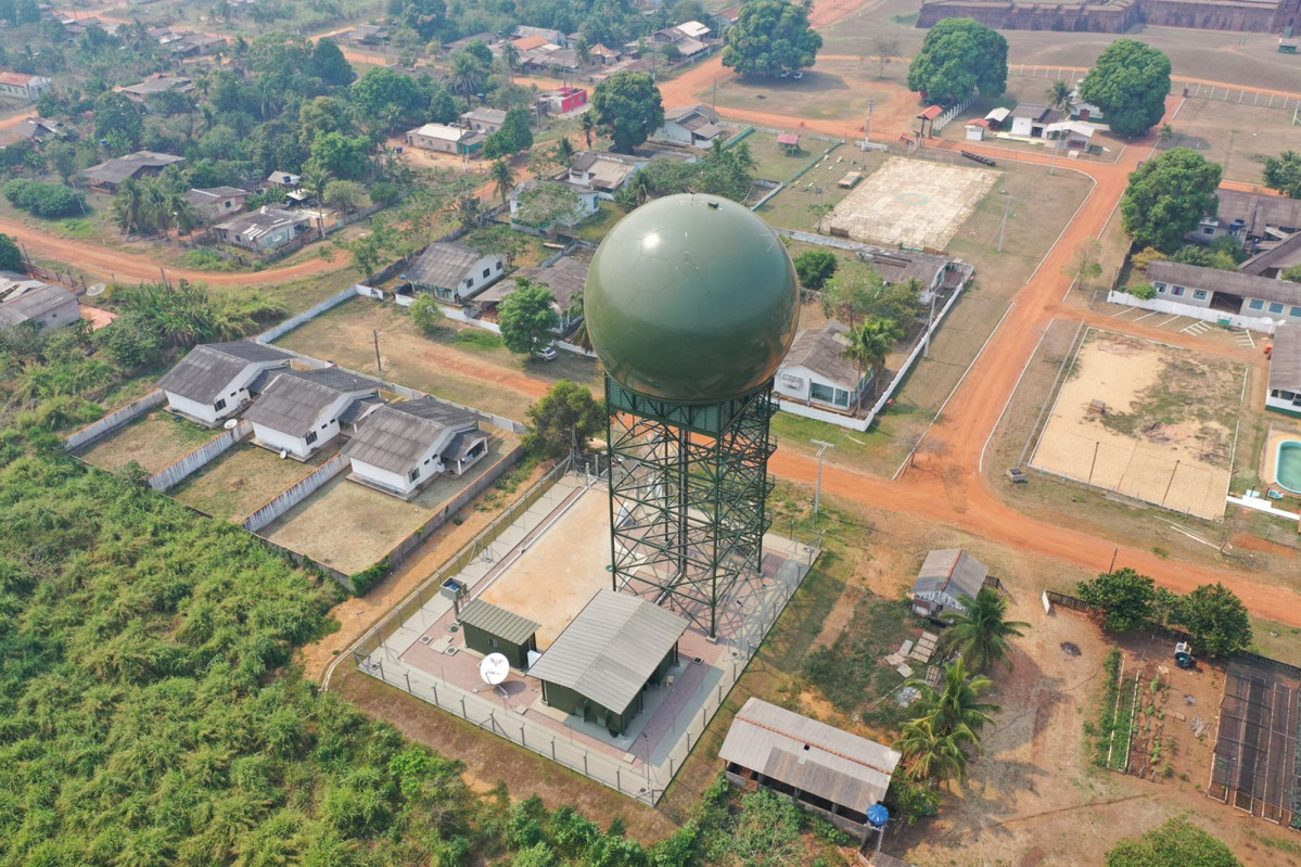 Radar de vigilância aérea