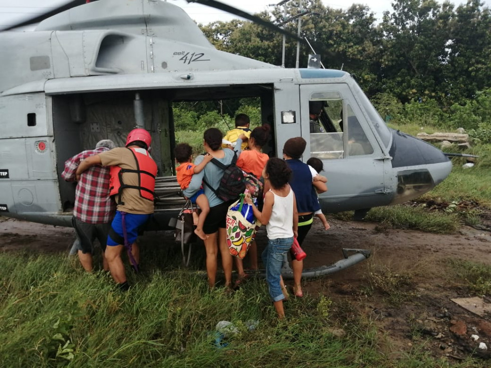 Helicóptero Bell 412 de la Fuerza Aérea Hondureña.jfif 2