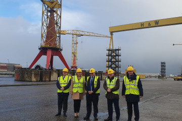 Ricardo Domínguez, presidente de Navantia, junto a los ministros británicos de Defensa e Irlanda del Norte y sus homólogos de H&W y BMT este miércoles en Belfast. Foto Navantia