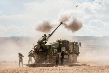 Pieza de artillería Atmos en acción. Foto Elbit Systems