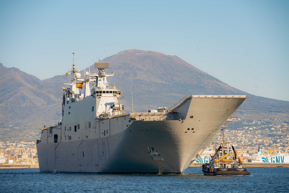 Lhd juan carlos I en napoles