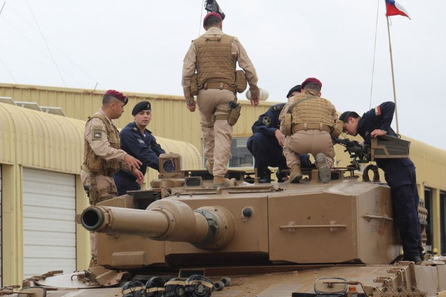 Visita tripulantes de la Escuadra Nacional a Briaco La Concepción Foto Ejército de Chile