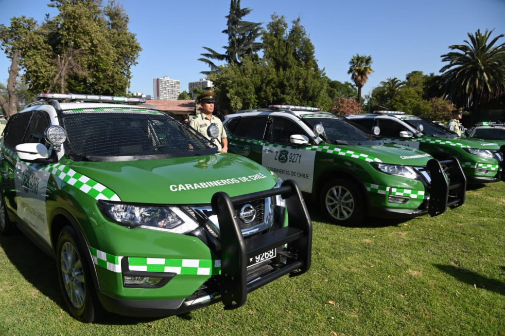 Entrega de vehículos policiales a Carabineros de Chile Foto Gobierno Regional Metropolitano