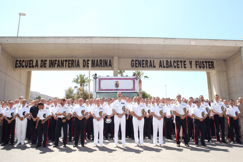 Vista del rey a la escuela de infanteria de marina