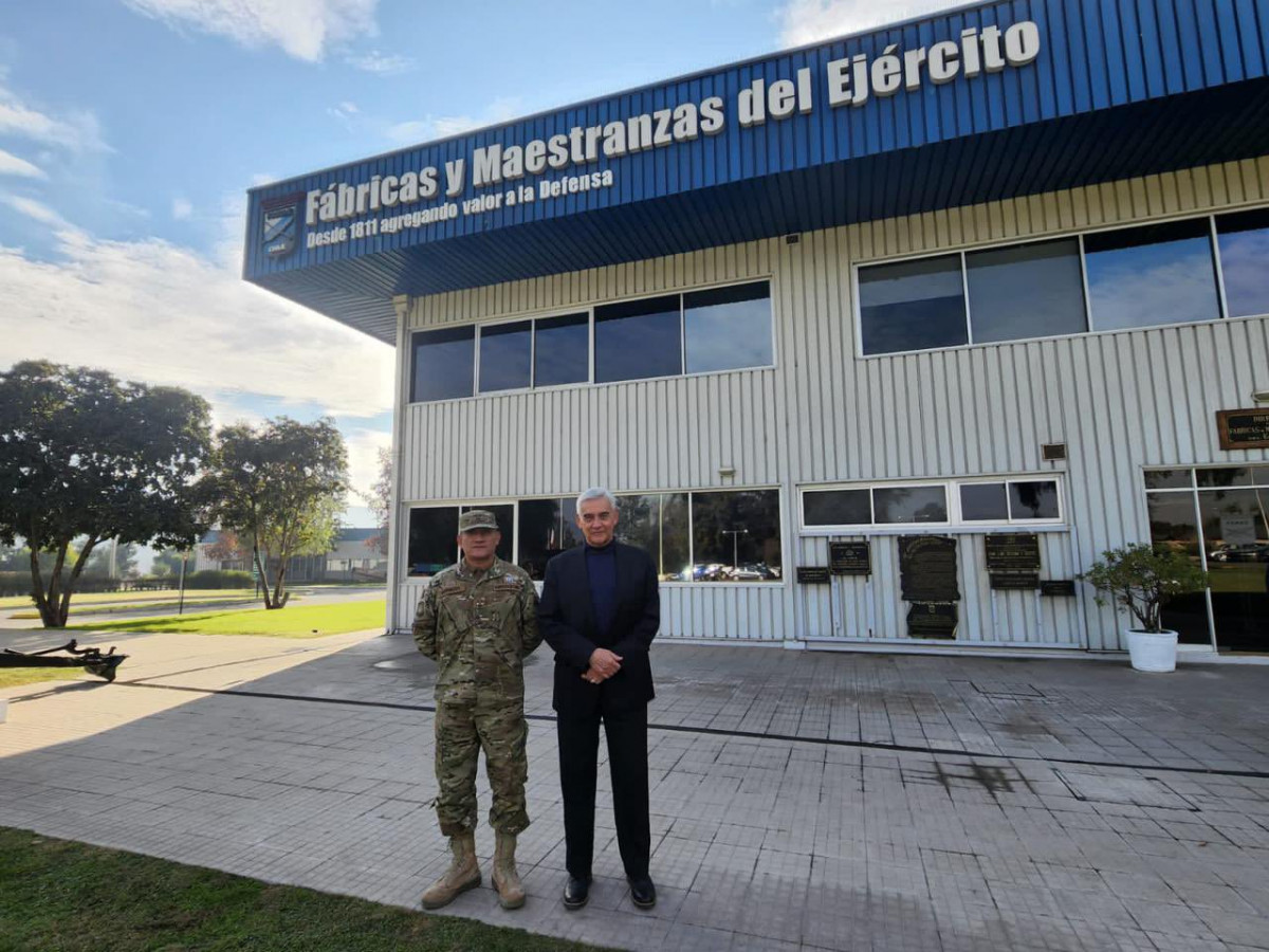 El subsecretario Barrueto y el general Luis Espinoza Foto Famae