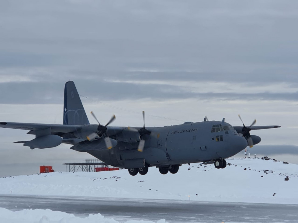 KC 130R Hercules numeral 999 de la FACh operando en la Base Aérea Antártica Presidente Eduardo Frei Montalva Foto FACh