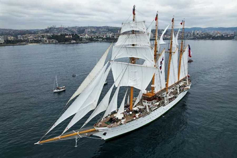 El buque escuela Esmeralda de la Armada de Chile visitar 11