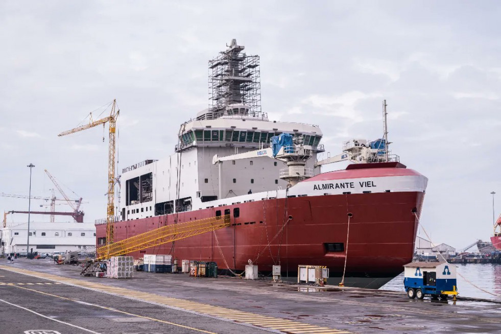 Rompehielos Almirante Viel en la dársena de Asmar Talcahuano Foto Gobierno de Chile