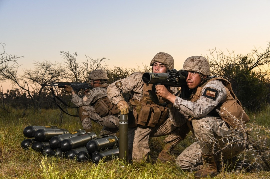 Efectivos en pru00e1ctica de tiro con el sistema anblindaje Saab Carl Gustaf de 84 mm Foto Eju00e9rcito de Chile