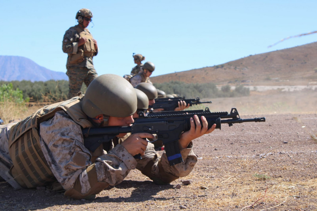 Soldado conscripto del Regimient0 21 Coquimbo en su primera certificaciu00f3n de tiro de fusil IWI Galil ACE 22 NC en el predio El Ingenio Foto Eju00e9rcito de Chile