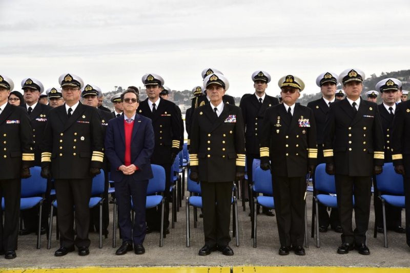 Autoridades en la ceremonia de entrega e izamiento del pabellu00f3n ecuatoriano en el remolcador de altura BAE Imbabura Foto Armada de Chile 004