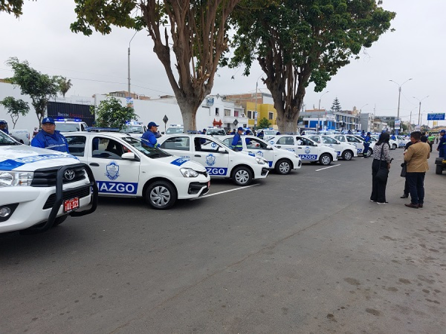 MuniProvincialCallao Entrega50Patrulleros 30ToyotaHiLux4x2 20ToyotaEtios 05sep2023 PeterWatson 01 600px