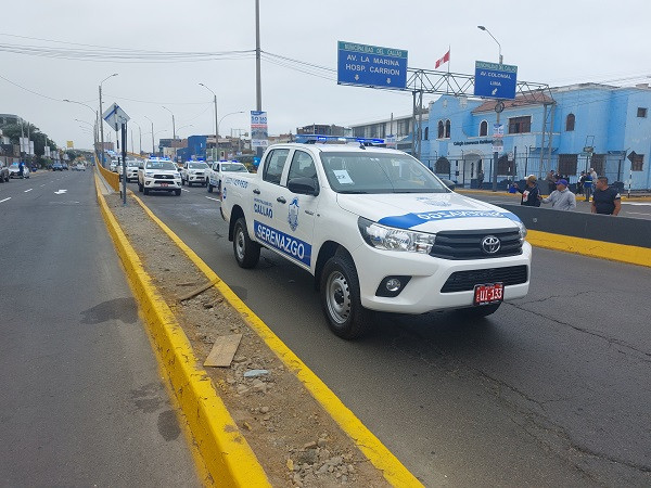 MuniProvincialCallao Entrega50Patrulleros 30ToyotaHiLux4x2 20ToyotaEtios 05sep2023 PeterWatson 02 600px