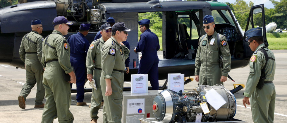 Donación de motores UH 1H de EE.UU. a El Salvador