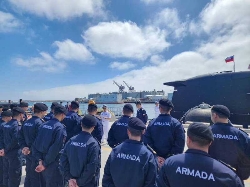 El submarino General Carrera en el muelle de la base naval Point Loma Foto Armada de Chile 002