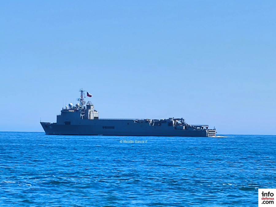 LSDH 91 Sargento Aldea navegando a la altura de Caleta Abarca en Vina del Mar Foto Nicolas Garcia E