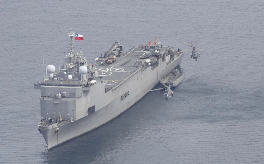 LSDH 91 Sargento Aldea efectuando una operaciu00f3n con personal y medios de Infanteru00eda de Marina y Aviaciu00f3n Naval en Pisagua Foto Ministerio de Defensa Nacional de Chile