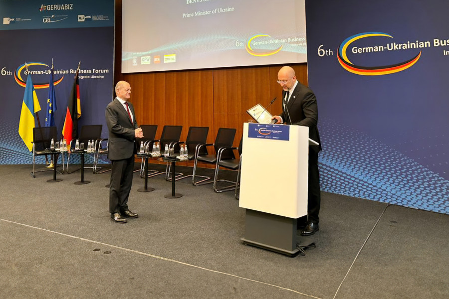 El canciller alemán, Olaf Scholz, en ek firi empresarial germano ucraniano de octubre de 2023 en Berlín. Foto. Ukroboronprom