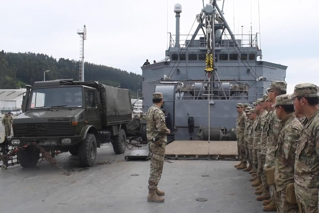 Despliegue de efectivos del Regimiento Chacabuco en la barcaza Rancagua Fime Comando de Operaciones Terrestres del Eju00e9rcito de Chile 004