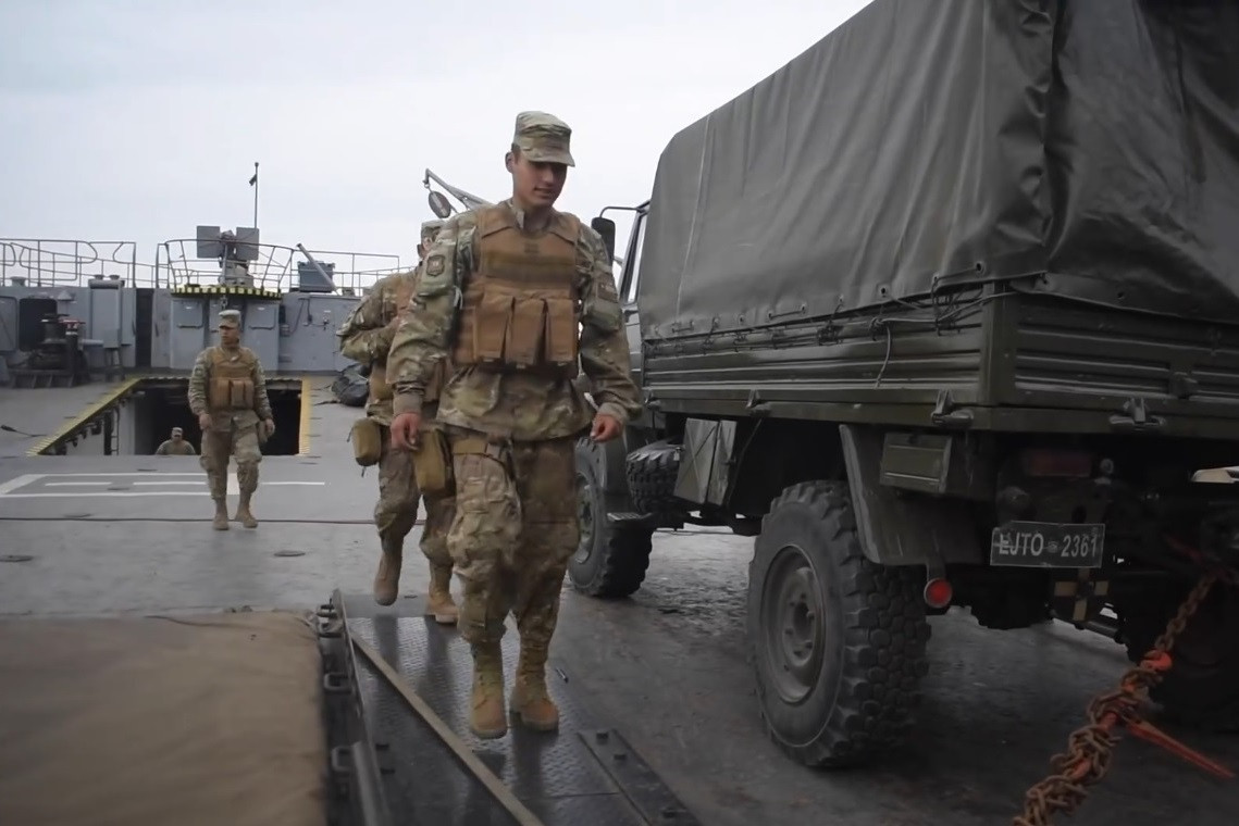 Despliegue de efectivos del Regimiento Chacabuco en la barcaza Rancagua Fime Comando de Operaciones Terrestres del Eju00e9rcito de Chile 005