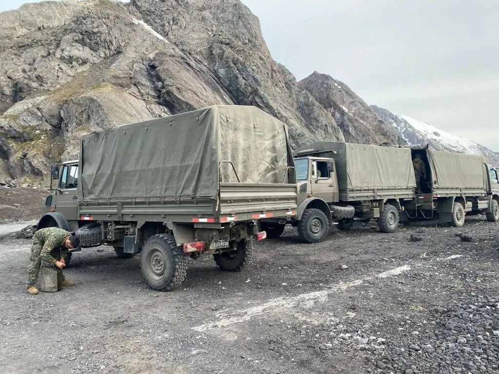 Camiones Mercedes Benz Unimog y Atego Firma Destacamento de Montau00f1a N17 Los u00c1ngeles del Eju00e9rcito de Chile