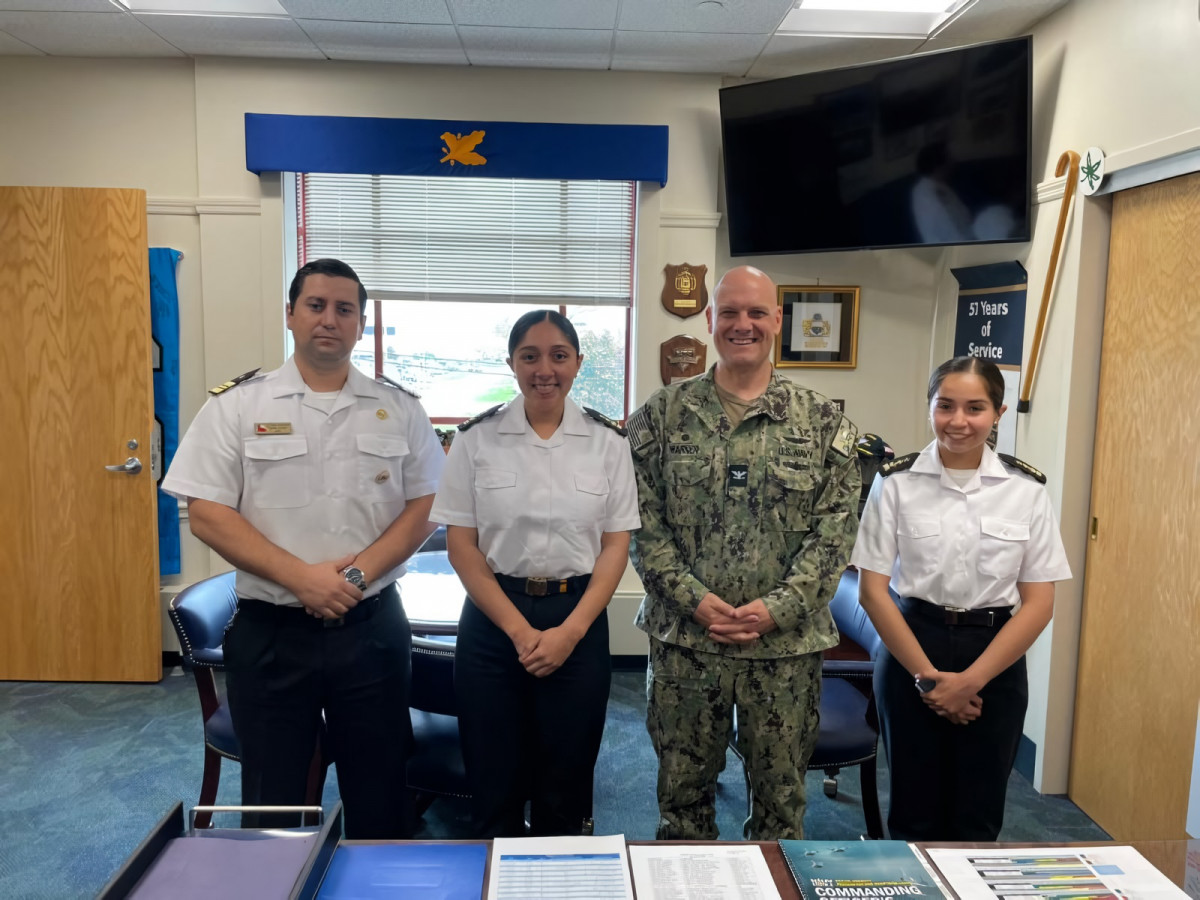 Visita al Naval Supply Corps School Firma Armada de Chile