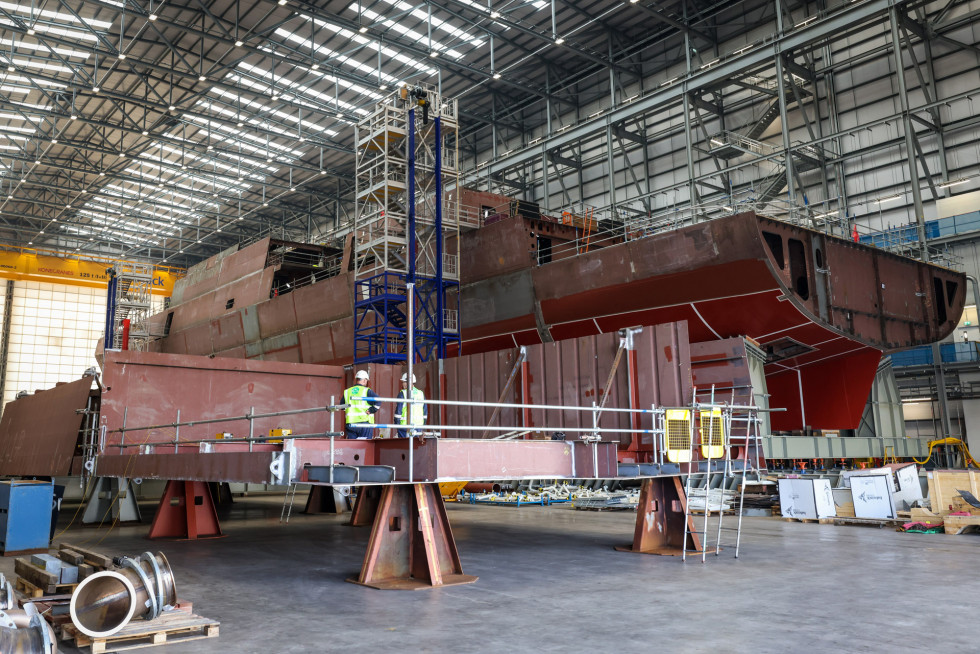 HMS Venturer la primera fragata Type 31 de la Royal Navy en construcción en las instalaciones de Rosyth de Babcock International Firma Royal Navy