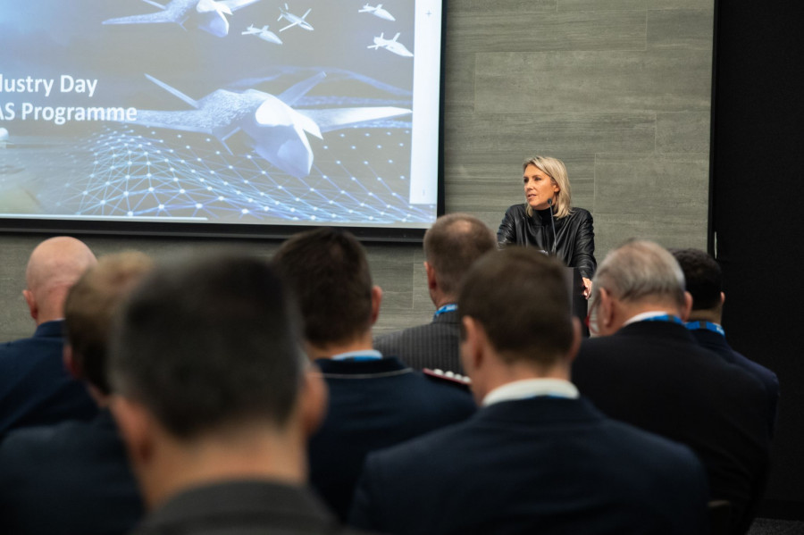 La ministra de Defensa de Bélgica, Ludivine Dedonder, en una comparecencia sobre el FCAS. Foto. Ministerio de Defensa de Bélgica