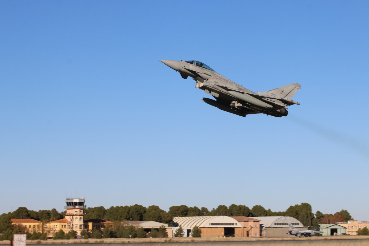 231123 Albacete aviones TLP02 (gines soriano forte infodefensa