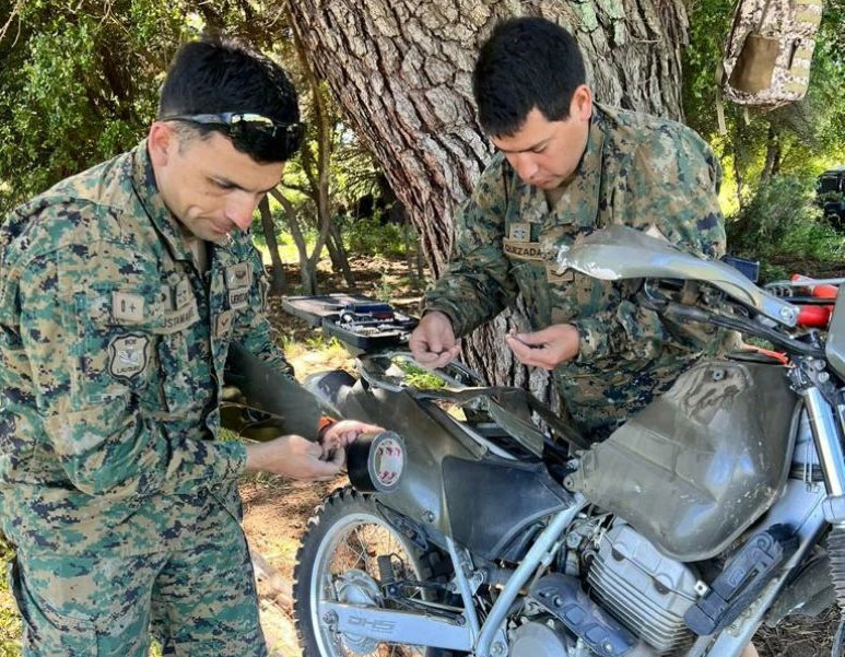 Curso de conducciu00f3n y mantenimiento de motocicletas todo terreno Honda XR 250 Firma Destacamento de Montau00f1a N17 Los u00c1ngeles del Eju00e9rcito de Chile 002