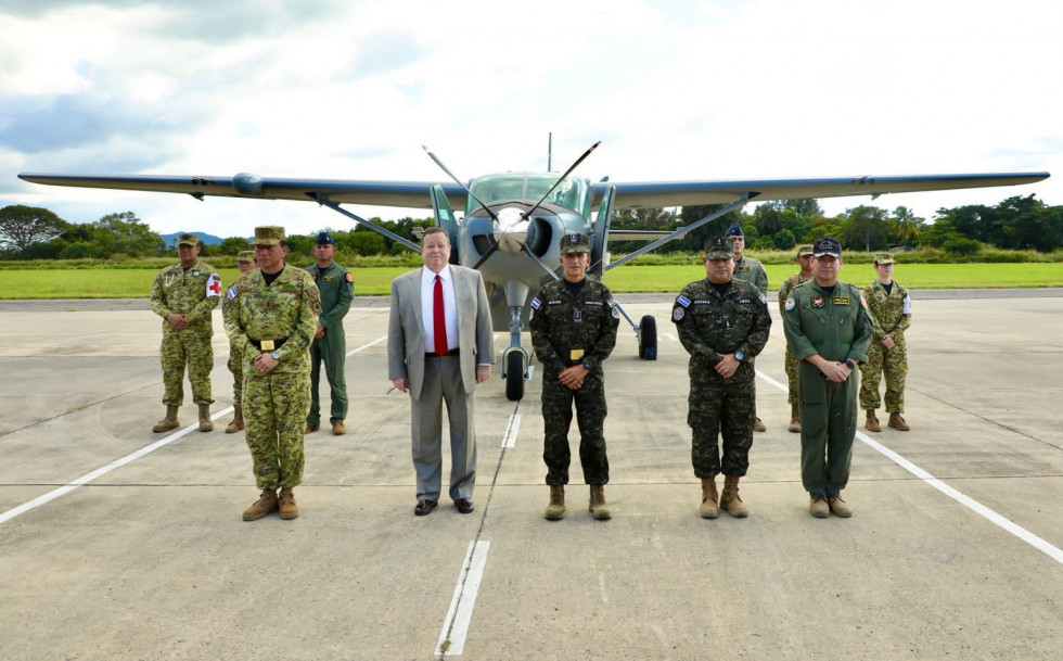 Donativo de EE.UU a El Salvador de un Cessna Gran Caravan