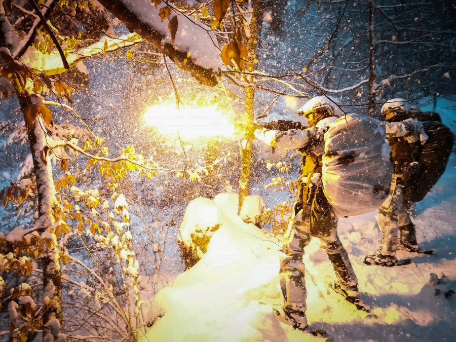 Alumnos de la Escuela Militar de Alta Montaña en entrenamiento de combate invernal Firma SCH Robert Ejército de Tierra de Francia