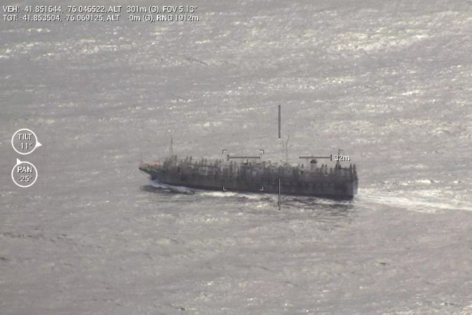 Pesquero extranjero navegando en la ZEE Firma Armada de Chile