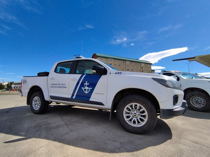 Camioneta Chevrolet Colorado con el logo y nueva imagen de la Policía Marítima Firma El Pingüino